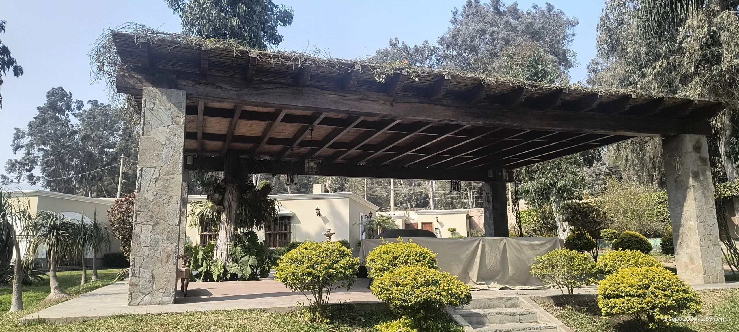 Casa con área verde y árboles para alquiler de eventos en Cieneguilla