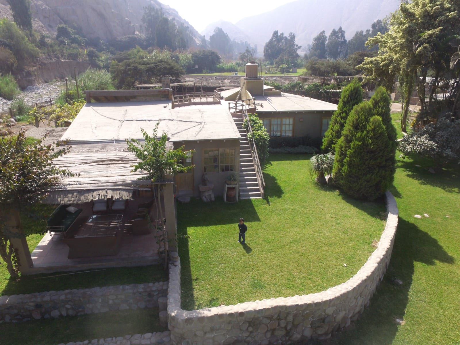 Casa con techo plano y patio al aire libre para alquiler de eventos en Cieneguilla