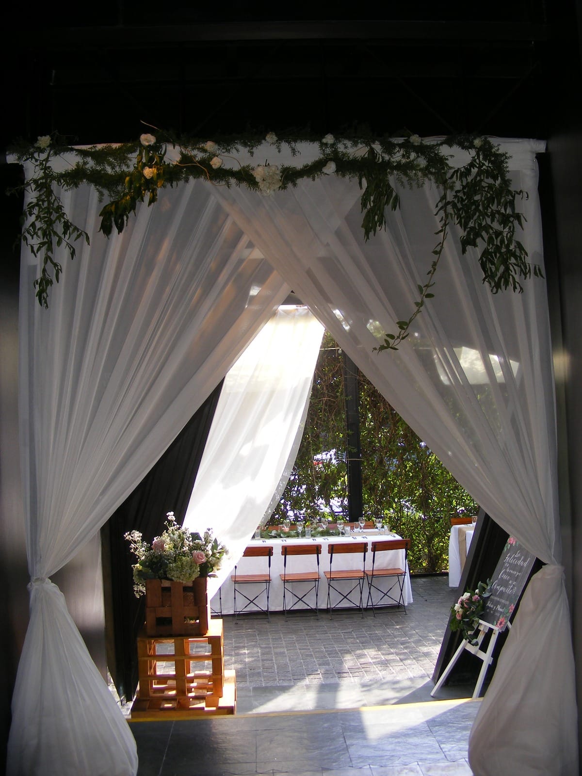 Entrada decorada para evento al aire libre en Cieneguilla