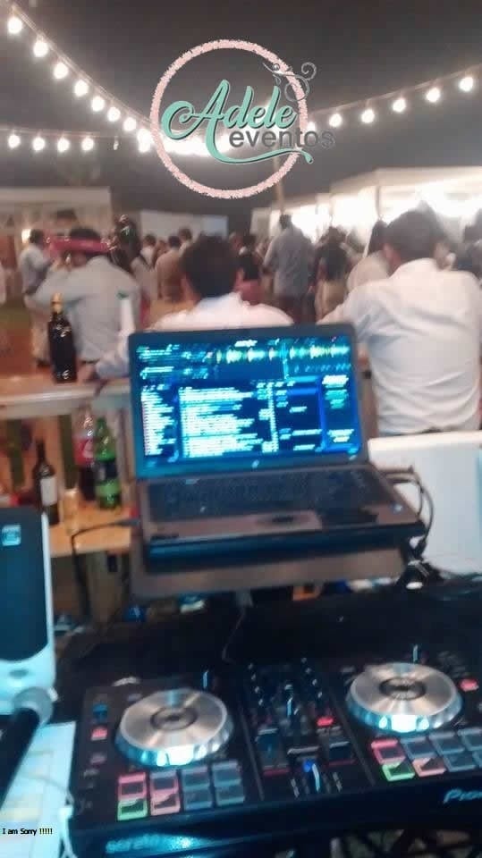 Setup de DJ en evento al aire libre en Cieneguilla